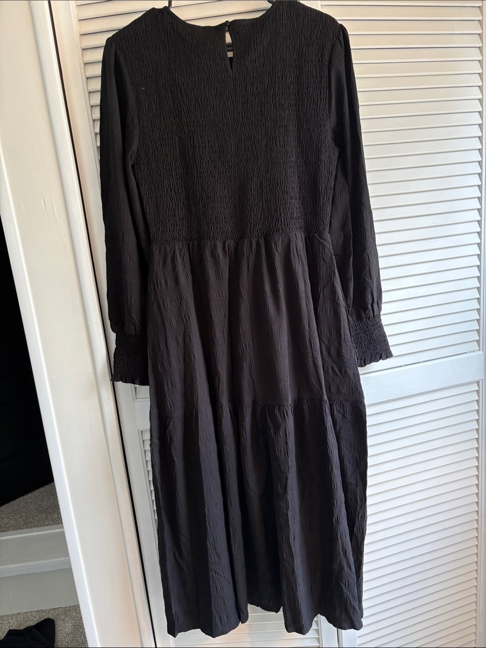 Black Long Sleeve Smocked Midi Dress NWT - Picture 3 of 3